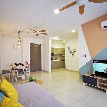 Astetica Pool & Lake View High Floor 100Mbps Wifi Netflix Seri Kembangan Exterior foto