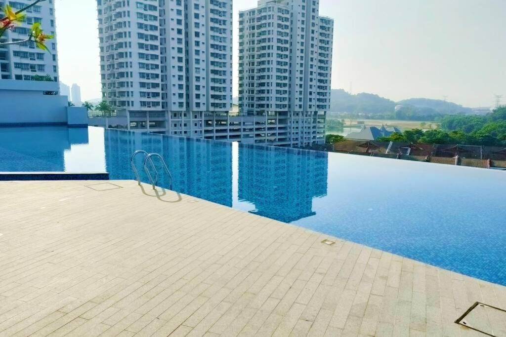 Astetica Pool & Lake View High Floor 100Mbps Wifi Netflix Seri Kembangan Exterior foto