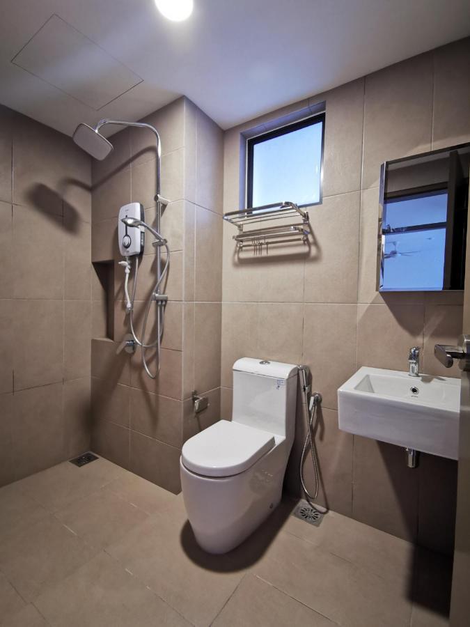 Astetica Pool & Lake View High Floor 100Mbps Wifi Netflix Seri Kembangan Exterior foto